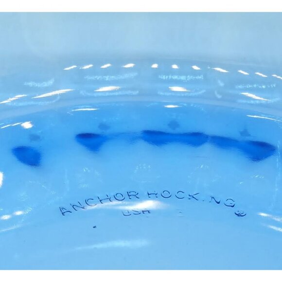 Vintage Anchor Hocking 1.5Qt Blue Fluted Round Casserole Dish with Handles - Picture 7 of 8